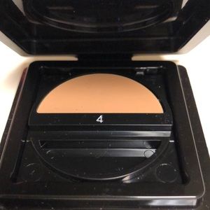 Creamy concealer for under eye and face